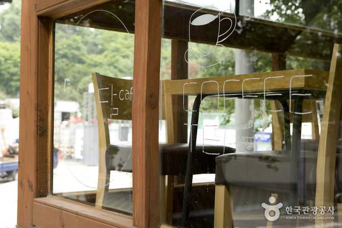 Experience Traditional Hanok Charm at - image 10