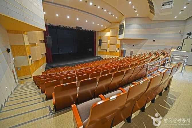 옥천문화예술회관 소개와 방문 정보 | 충청북도 옥천군 대표 공연장 7