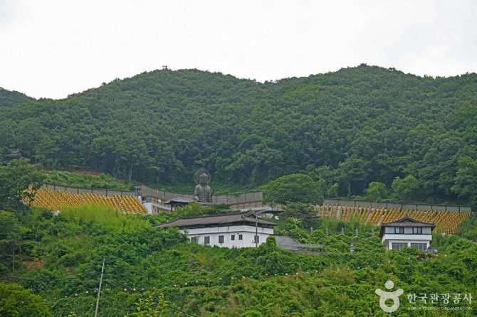 Discover Sunggongsa Temple - image 6