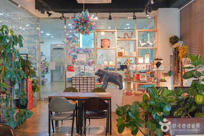 Discover Korea's First Paper Art - image 8