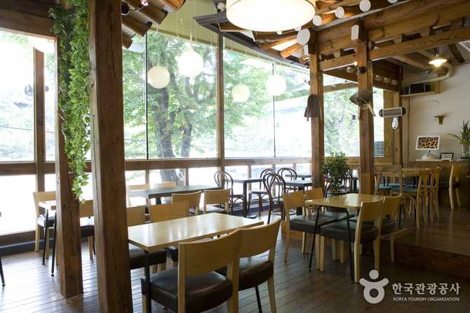 Experience Traditional Hanok Charm at - image 9