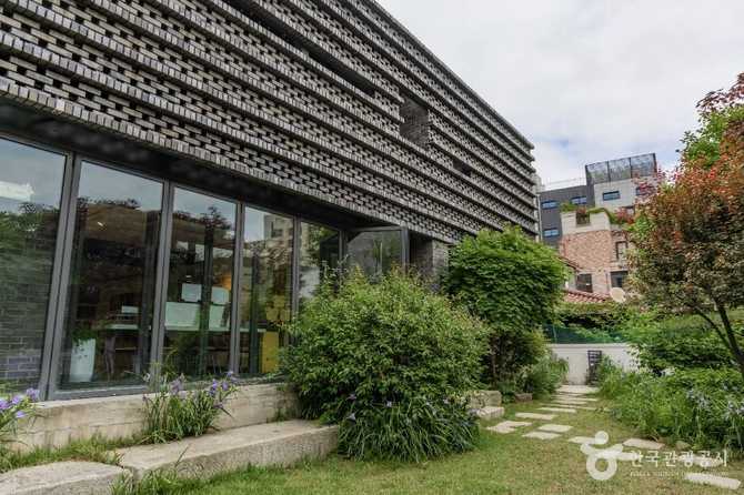 전쟁과여성인권박물관: 일본군 '위안부' 피해자 기억과 평화 교육의 공간 12