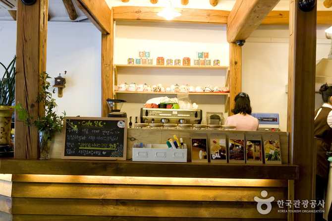 Experience Traditional Hanok Charm at - image 11